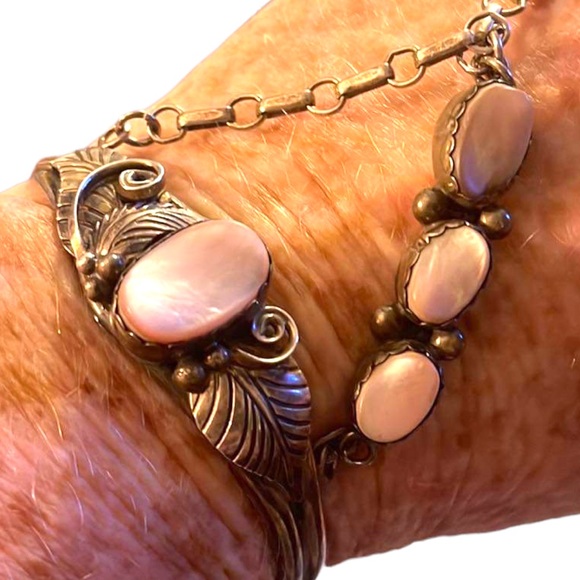 Vintage 1960s Sterling Silver Navajo marked MOP Squash Blossom slave Bracelet - Picture 4 of 16